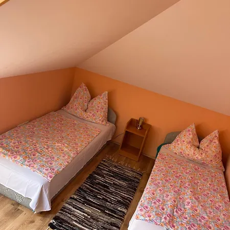 Betti Casa de Férias Balatonberény